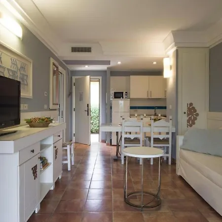Tranquil Lantana 2 Bedroom Sleeps 7 Persons Apartment *