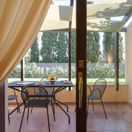 Tranquil Lantana 2 Bedroom Sleeps 7 Persons Apartment